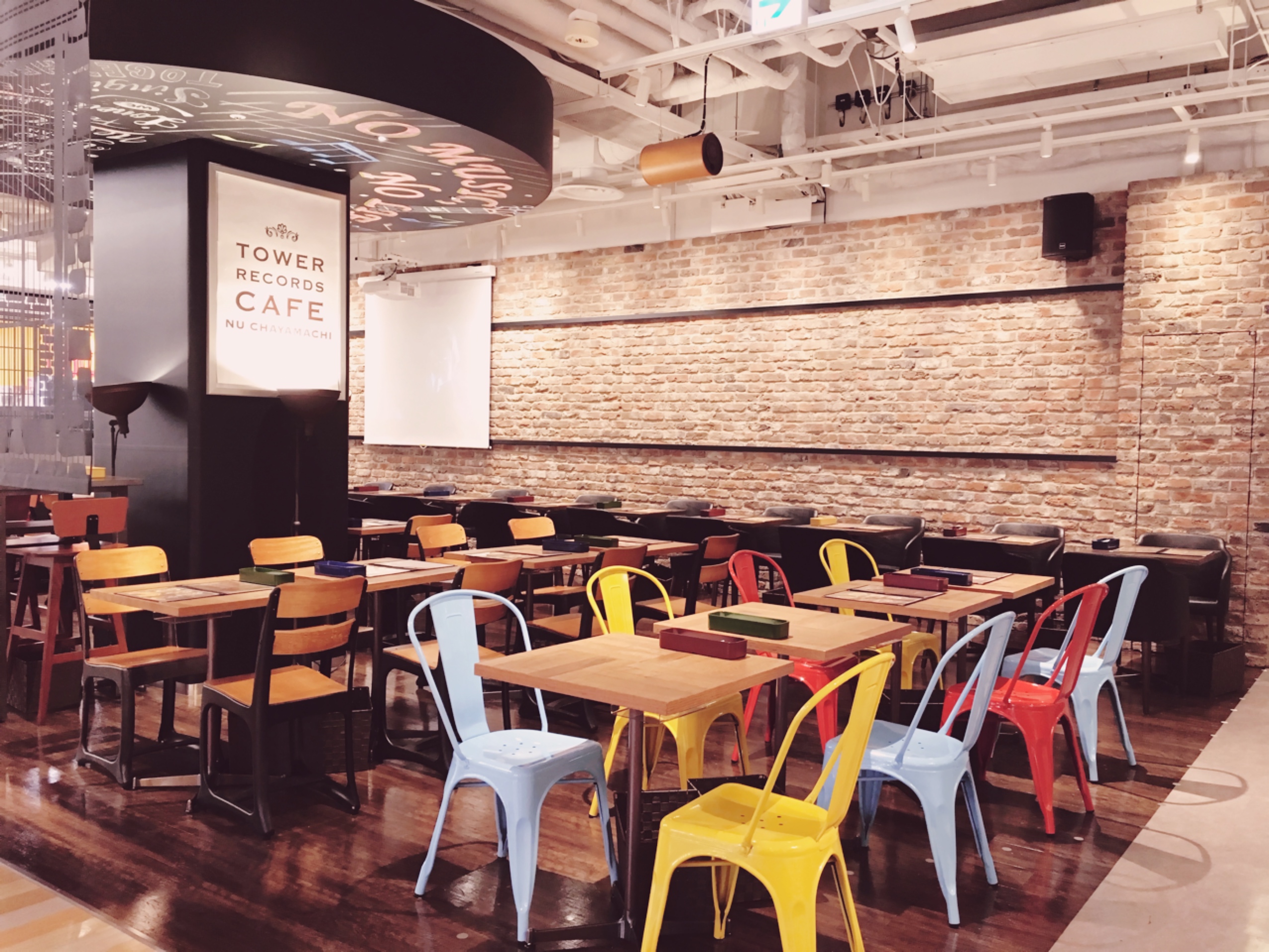 TOWER RECORDS CAFE 梅田NU茶屋町店